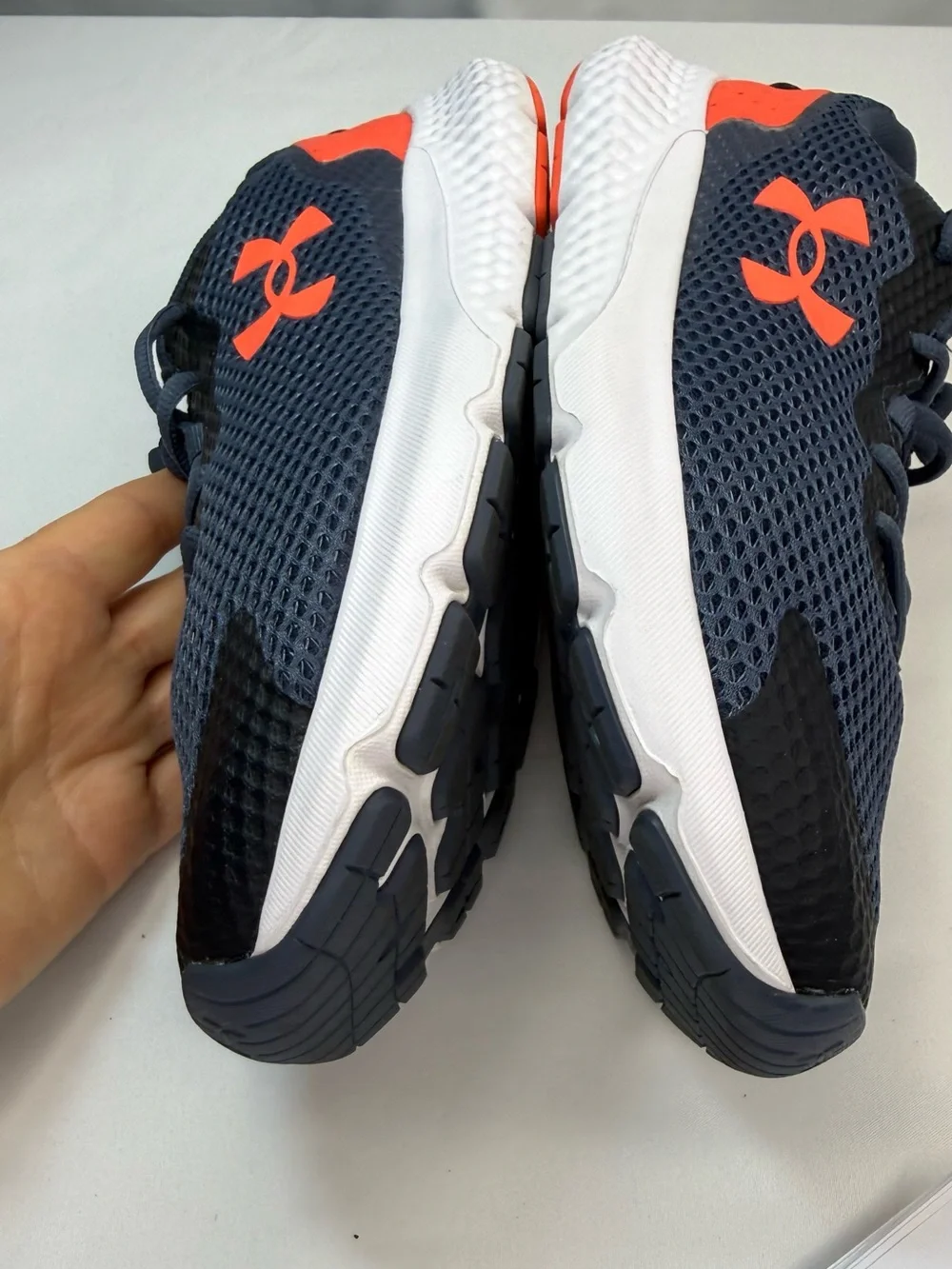 Under Armour Charged Rogue Men’s Size 8 Grey Mesh Running Shoes w/ Coral Accent